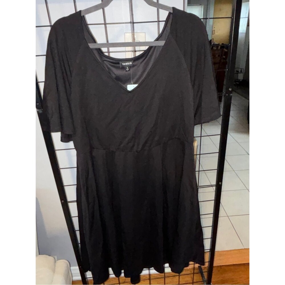 Torrid Black V-Neck Short Sleeve Capelet Dress NWT